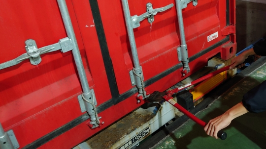 荷物の状態をチェック